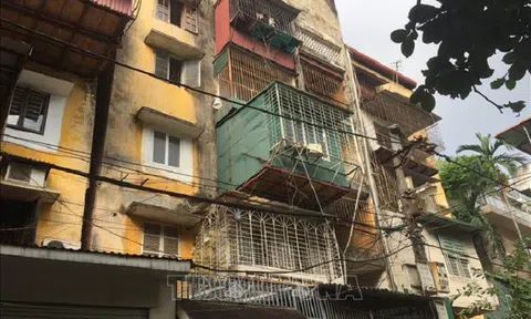 Di dời các hộ dân ra khỏi các nhà chung cư cũ nguy hiểm ở Hà Nội