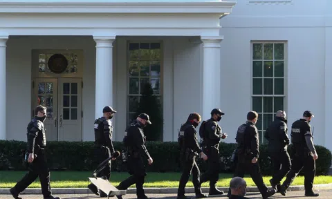 Hơn 130 mật vụ phải cách ly Covid-19 sau khi hộ tống ông Trump