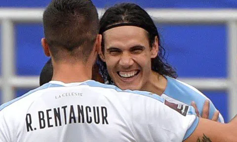 Cavani tỏa sáng ở vòng loại World Cup
