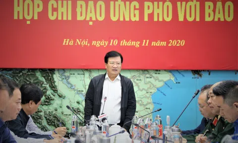 Phó Thủ tướng Trịnh Đình Dũng: "Chuẩn bị ứng phó bão số 13 ngay"