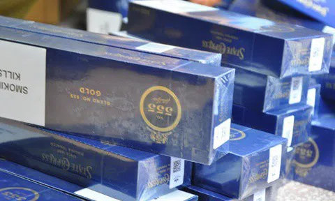 Đánh sập điểm tàng trữ hơn 10.000 bao thuốc lá nhập lậu