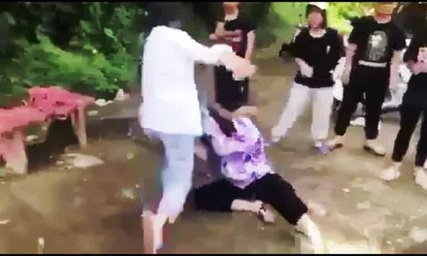 Xác minh vụ cổ vũ, quay clip nữ sinh bị nhóm bạn đánh hội đồng