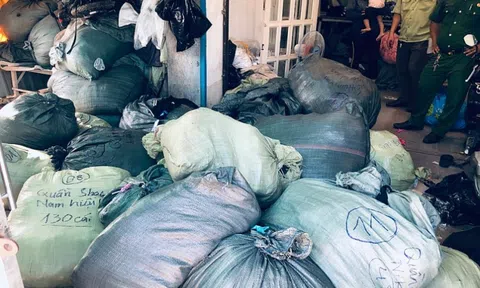 Phát hiện xưởng sản xuất quần áo giả thương hiệu Nike, Adidas