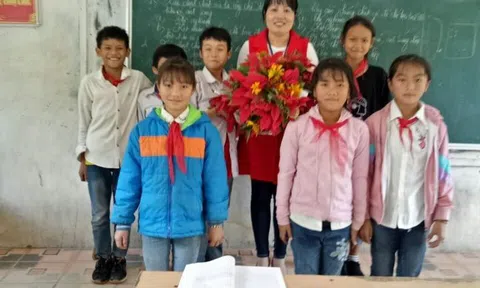 Gần 20 năm xa chồng con hàng trăm cây số để gieo chữ