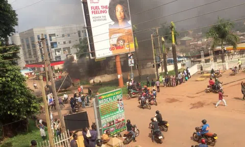 Biểu tình phản đối bắt ứng viên tổng thống ở Uganda, 37 người chết