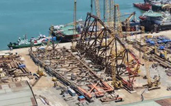 Huy động dàn cần cẩu hạng nặng lắp dựng cấu kiện 1.200 tấn tại dự án 4.000 tỷ đồng