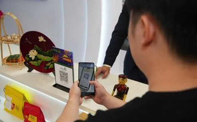 Du khách Trung Quốc có thể dùng ví điện tử Alipay để quét mã thanh toán tại Việt Nam