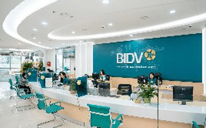 Từ 1/7, khách hàng dưới 35 tuổi tại Vietcombank, Agribank, BIDV, VietinBank, MB,... đồng loạt đón tin vui